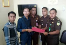 Front Lampung Menggugat (FLM) Geruduk Kantor Kejati Lampung