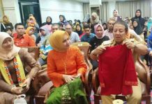 Hj. Riana Sari Arinal Ajak Masyarakat Lakukan Langkah Bela Dan Beli Produk Usaha Mikro Kecil Menengah (UMKM)