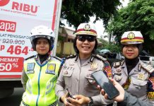 Polwan Ditlantas Polda Lampung Atur Lalulintas Di Tempat Ibadah