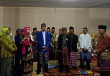 Bunda Nessy Silaturahmi Dengan Penyimbang dan Tokoh Adat di Padang Ratu