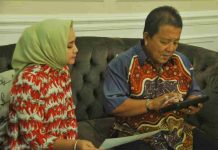 Gubernur Lampung Arinal Djunaidi Melakukan Sensus Penduduk Secara Online di Mahan Agung