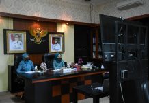 Kornelia Umar Rapat Melalui Video Teleconference