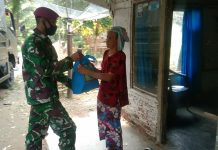 Marinir Yonif 9 Berbagi Sembako