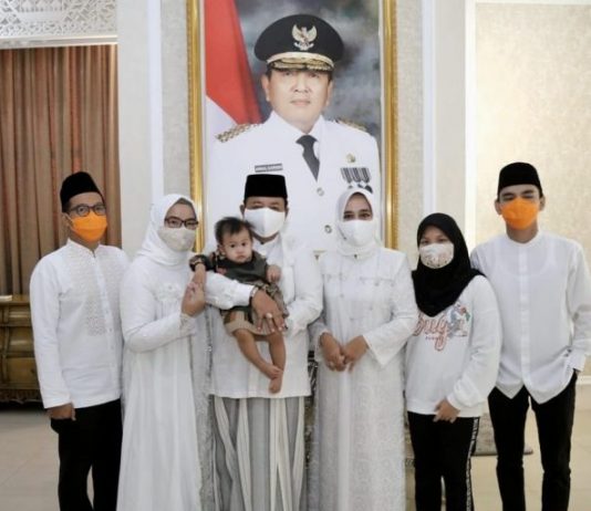 Arinal Djunaidi Sholat Hari Raya Idul Fitri 1441 Hijriyah di Rumah Bersama Keluarga