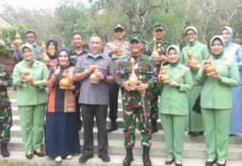 Pangdam Sriwijaya 11 TNI Bagi-bagi Sembako Pada Warga Tubaba