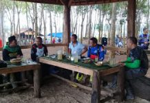Mayor Jendral TNI Agus Suhardi Mengendarai Motor Cros Keliling Tulang Bawang Barat
