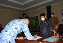 Fauzi Hasan.,SE.,MM Melantik Pejabat Administrator
