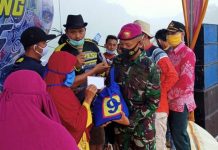 Yonif 9 Marinir Gandeng Komunitas Trail Salurkan Bantuan Kepada Masyarakat