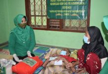 Ketua Persit KCK Korcab Rem 043 PD II/Swj laksanakan Jumat berkah berbagi di Lampung Tengah