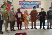 Penyerahan Sertifikat Tanah 249 PTSL Langsung di Pimpin Lurah Ahmad Taslim