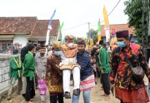 Dendi Ramadhona Dianugerahi Gelar Adat Umpu Bukuk Jadi