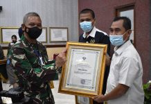 Danrem 043/Gatam Beri Piagam Penghargaan Kepada Insan Pers
