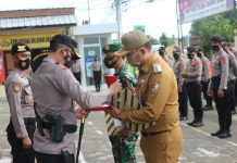 Kapolres Tubaba Berikan Penghargaan kepada Camat dan Danramil