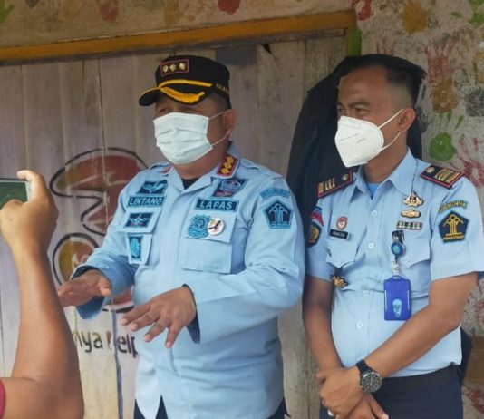 Kepala Lembaga Pemasyarakatan (Kalapas) Kelas llA Adakan Baksos