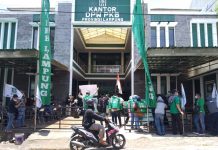 Massa Geruduk Kantor PKB Lampung, Tuntut Cak Imin Pecat Nunik