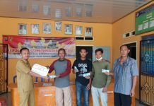 Tiyuh Gunungkatun Bagikan Bantuan Langsung Tunai (BLT) Tahap ke-1