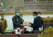 Umar Ahmad Hadiri Paripurna DPRD Kabupaten Tulangbawang Barat