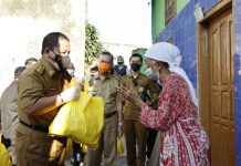 Gubernur Arinal, Salurkan bantuan sembako dari Posko Penanganan Covid-19 Provinsi Lampung