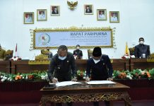 Umar Ahmad Hadiri Rapat Paripurna DPRD Kabupaten Tulang Bawang Barat