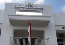 Puluhan Warga Desa Bayas Jaya Datangi Kejaksaan Negeri Pesawaran