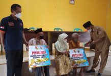 Tiyuh Margodadi Bagikan Bantuan Langsung Tunai