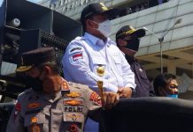 Gubernur Arinal Djunaidi Temui Masa Aksi di Depan Kantor DPRD Lampung