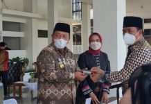 Gubernur Lampung Lakukan Pembayaran Zakat Fitrah 1443 Hijriah Secara Digital