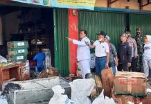 Wabup Lamtim Azwar Hadi Tinjau Lokasi Kebakaran Pasar Sukadana