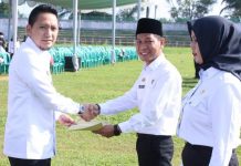 Wakil Bupati Lampung Utara Ardian Saputra.SH. bagikan SK P3K.