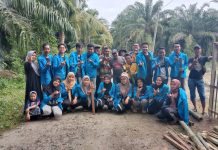 Bhakti Sosial KKN Mandiri UMSU Bersama Warga Bersihkan TPU Keramat Denai Lama