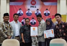 Fraksi PKS Lampung Sematkan Pelari 77 KM Sebagai Anggota PKS Kreatif dan Inspiratif