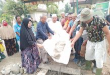 Peletakan Batu Pertama Pembangunan Mushola Ar Ridho Oleh Kades Tumpatan Nibung