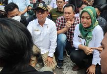 Chusnunia Wakil Gubernur Lampung Dampingi Ketua DPRD Provinsi Lampung Temui Massa Demonstran