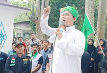 Ratusan Massa Aliansi Peduli Rumah Tahfizh Siti Hajar Geruduk Kantor Bupati