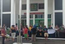 Aksi Demo Warga Desa Negara Beringin DiKantor Kajari Lubuk Pakam