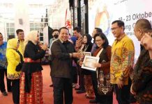 Gubernur Didampingi Ketua Dekranasda Resmi Menutup Lampung Craft 2022, Transaksi Capai 1,6 Milyar