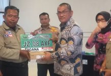 Kadis Aswarodi Apresiasi Tagana Lampung, Serahkan Bantuan HT dan Perlengkapan Kerja