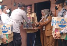 Kapolsek Patumbak Salurkan Bantuan Berupa Paket Sembako Dari Kapolrestabes Medan