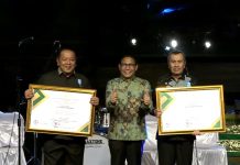 Gubernur Arinal Djunaidi Terima Penghargaan Abdi Ekonomi Desa
