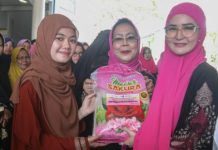 Ketua HMT Pesawaran Hadiri Pemberian Bingkisan Kepada Guru Ngaji