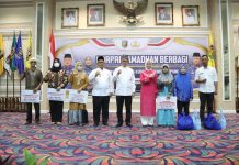 Dewan Pengurus Korpri Provinsi Lampung Serahkan Bantuan dan Tali Asih Kepada Sejumlah ASN Purna Bakti