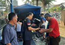 H-3 Idhul Fitri, PWI Lampung Bagikan Daging untuk Anggota dan Warakawuri
