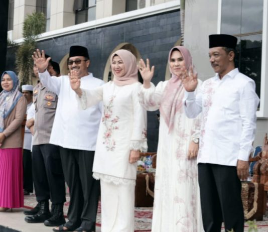 Pawai Akbar Khatam Quran Meriah, Bupati : “Jaga dan Bentengi Anak-Anak Kita”