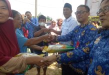 Pemerintah kabupaten tulang bawang barat melalui dinas perdangan mengadaka kengiyatan pasar merah di tiyuh kartaharja 17 mei 2023