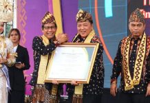 Gubernur Arinal Terima Penghargaan Lencana Pembina Tingkat Provinsi