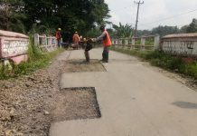 Rehapbelitas jalan propinsi di tiyuh karta kecamatan tulangbawang udik kabupaten tulangbawang barat