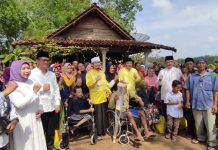Gubernur Arinal Djunaidi Berikan Bantuan Sosial di Kabupaten Tulang Bawang Barat