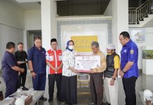 Ketua PMI Provinsi Lampung Berikan Bantuan Sosial Kepada Perkumpulan Masyur Tunanetra Indonesia Wilayah Lampung