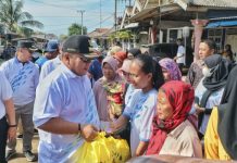 Gubernur Arinal Djunaidi Serahkan Bantuan Sosial Bagi Warga Desa Margasari Kecamatan Labuhan Maringgai