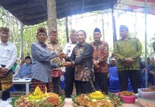 Ketua Adat Serahkan Mandat ke Kepala Desa Tamansari, Dalam Peringatan 1 Tahun Tanah Tanjung Kemala Kembali ke Rakyat